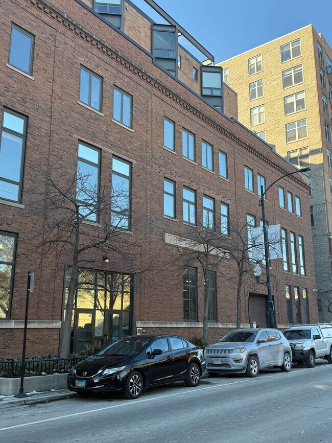 Building Photo - 222 S Racine Ave