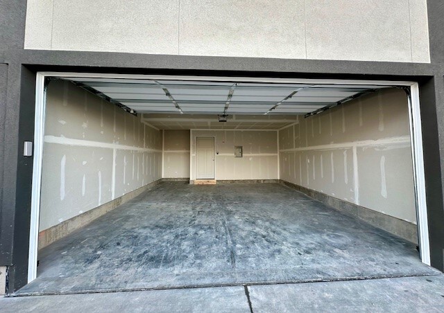 Building Photo - NT 3370