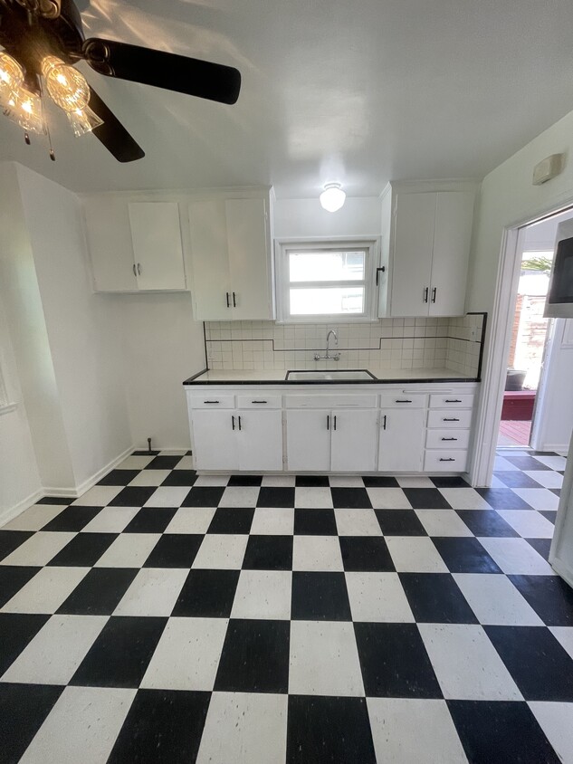 Primary Photo - 436 Standard St