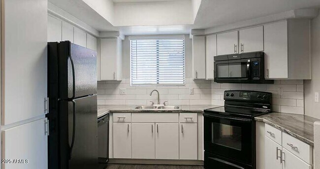 Foto del edificio - 1100 E Osborn Rd