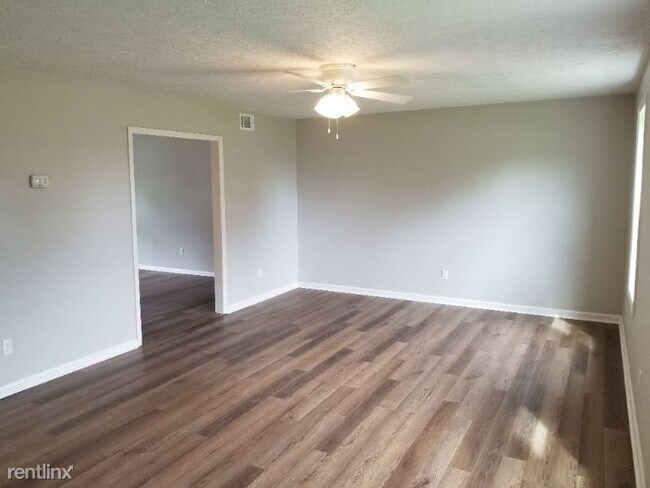 Building Photo - 3 br, 1.5 bath Townhome - 1445 Toshiba Dr