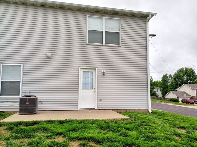 Foto del edificio - 2401-2403-2403 Northampton Dr