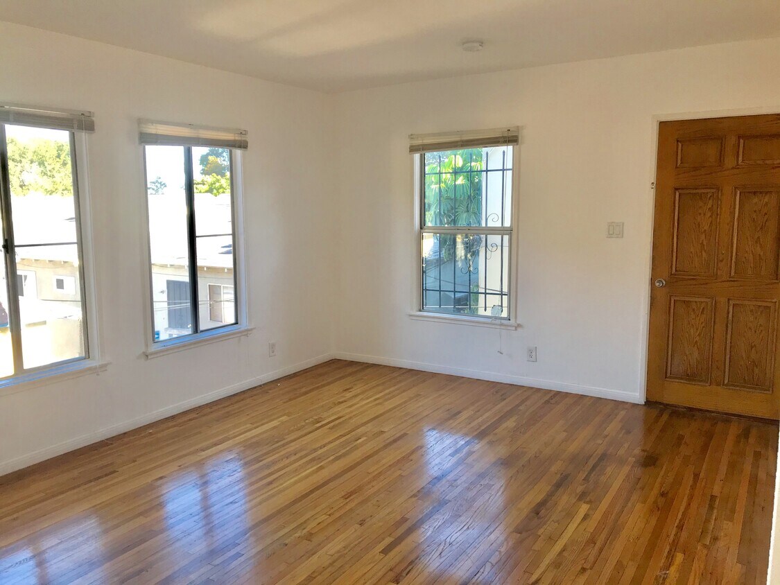 2631 1/2 Cullen St, Los Angeles, CA 90034 Townhome Rentals in Los