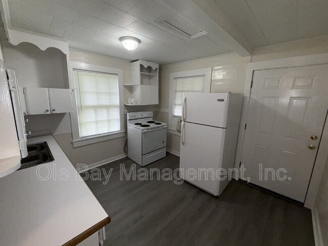 Building Photo - 454 Magnolia Rd
