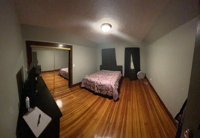 Building Photo - 34 Larchmont St