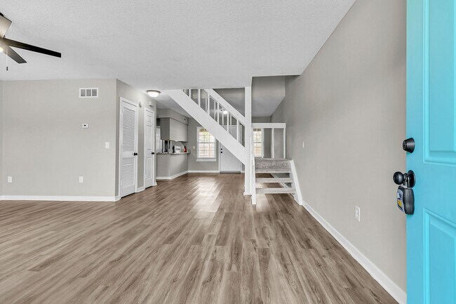 Building Photo - 3 Bedroom 1.5 Bath Town Home in North Char...