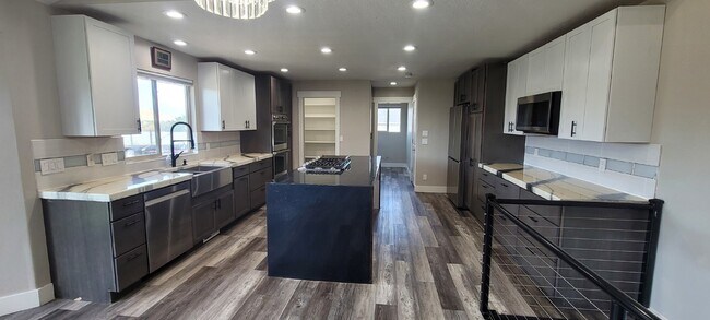 Building Photo - 5-Bedroom Rambler with Finished Basement A...