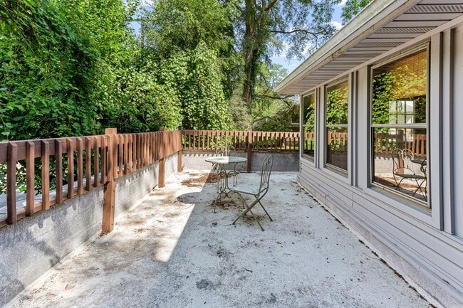 Building Photo - 2550 Loon Lake Rd