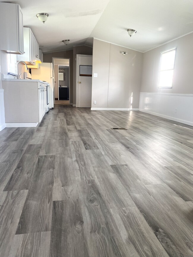 Foto del edificio - 39 1/2 Long St