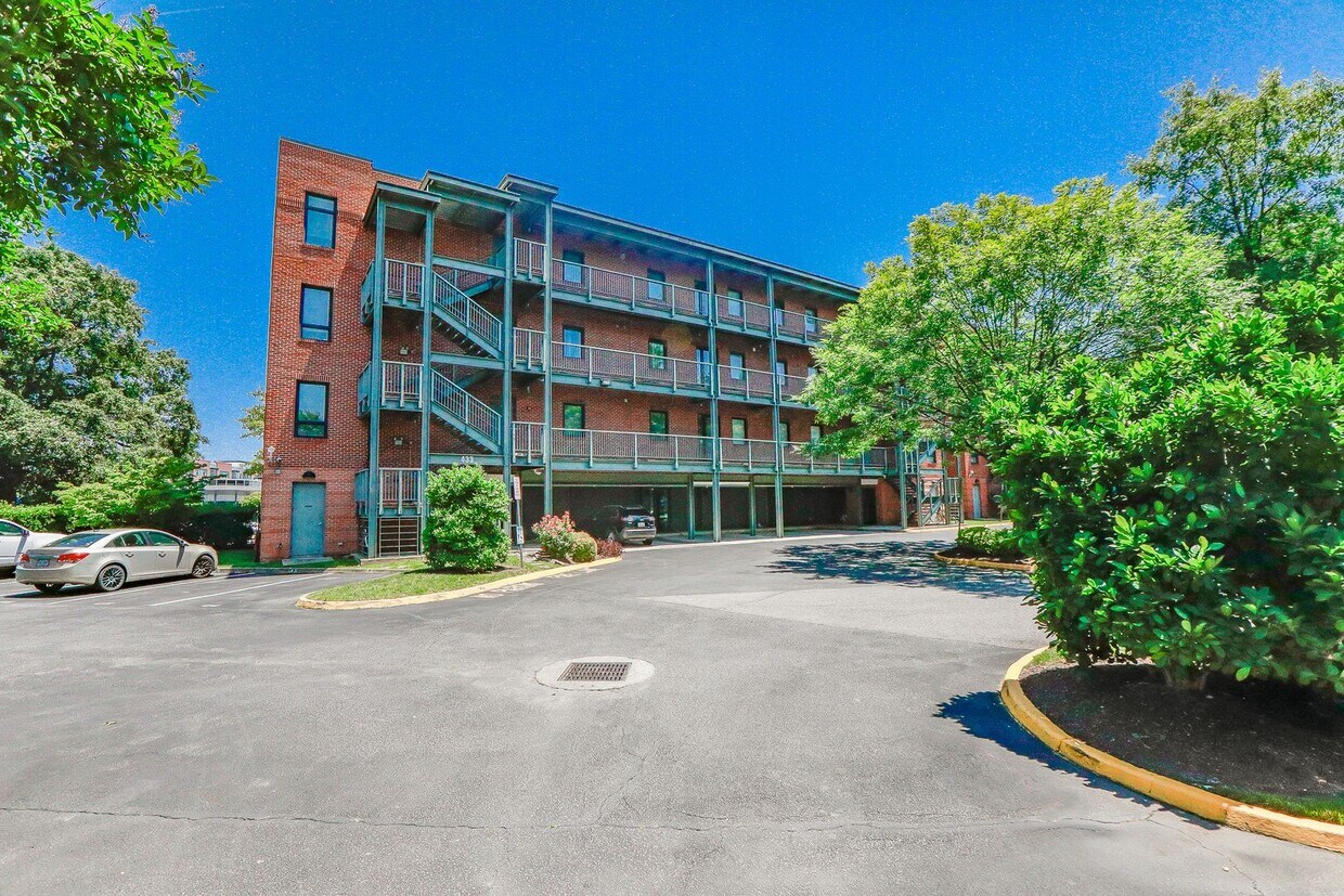 Primary Photo - Modern Loft Style Condo for rent in Norfolk!