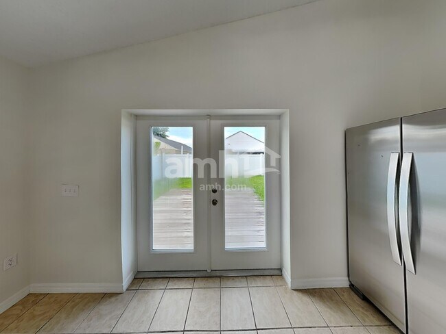 Foto del edificio - 7740 Harbor Lake Drive