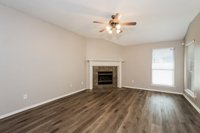 Building Photo - 604 Horseshoe Ct