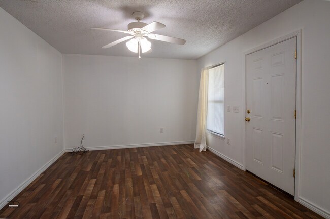 Foto del edificio - 33 Grant Gill Ln