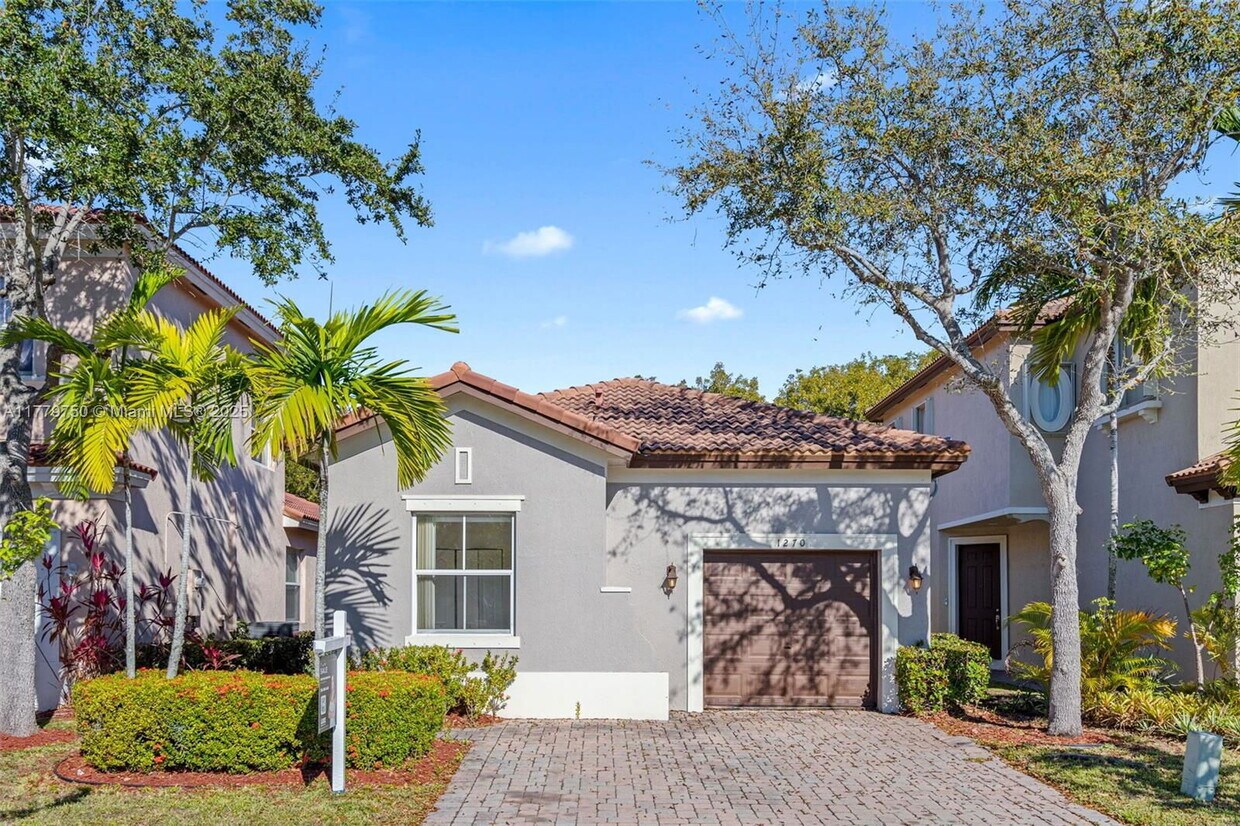 Foto principal - 1270 NE 39th Ave