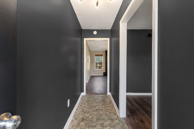 Foto del edificio - 7004 Hillshire Dr