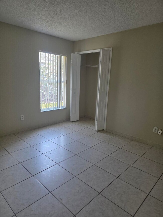 Building Photo - Beautiful 3/2 home