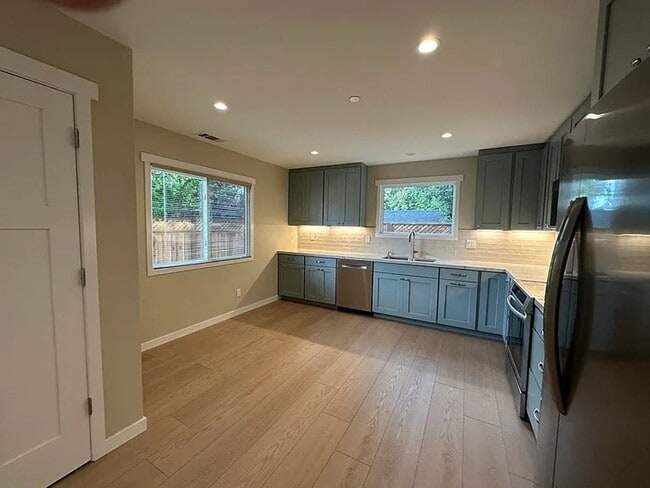 Foto del edificio - 1401 Davis Ave