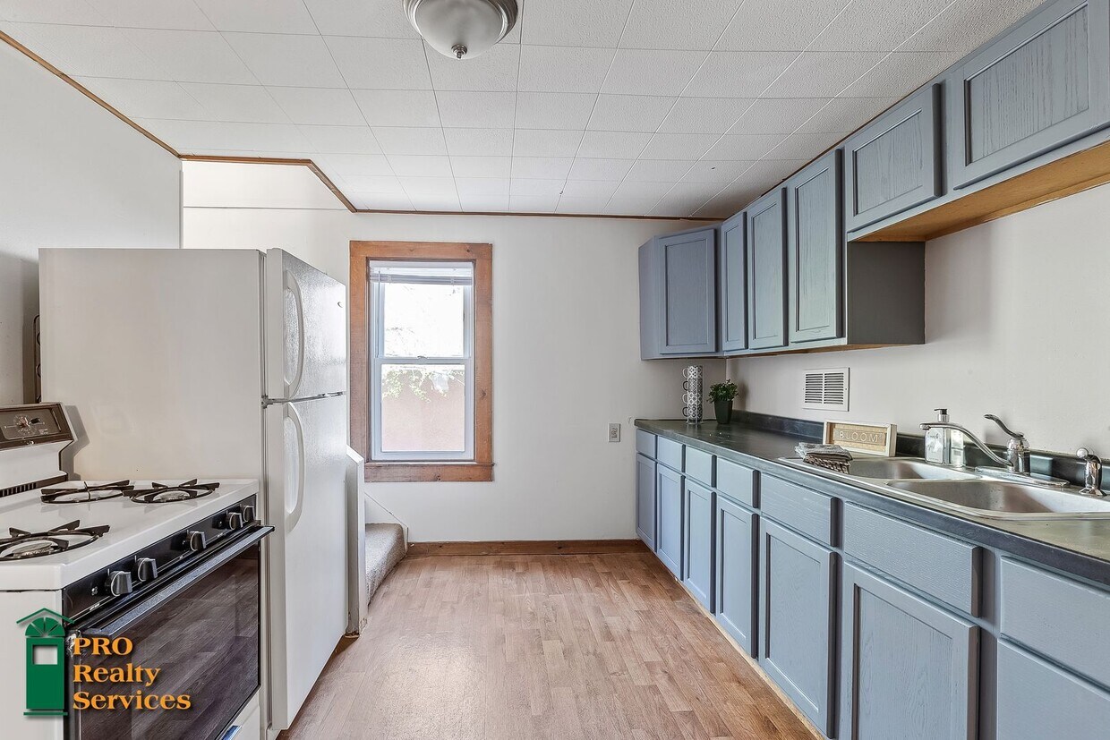 Foto principal - 3 Bedroom Home in Saint Paul