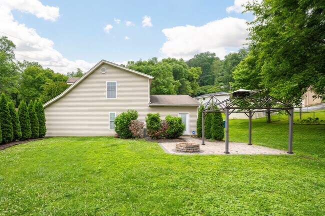 Foto del edificio - 492 Glenhill Cir