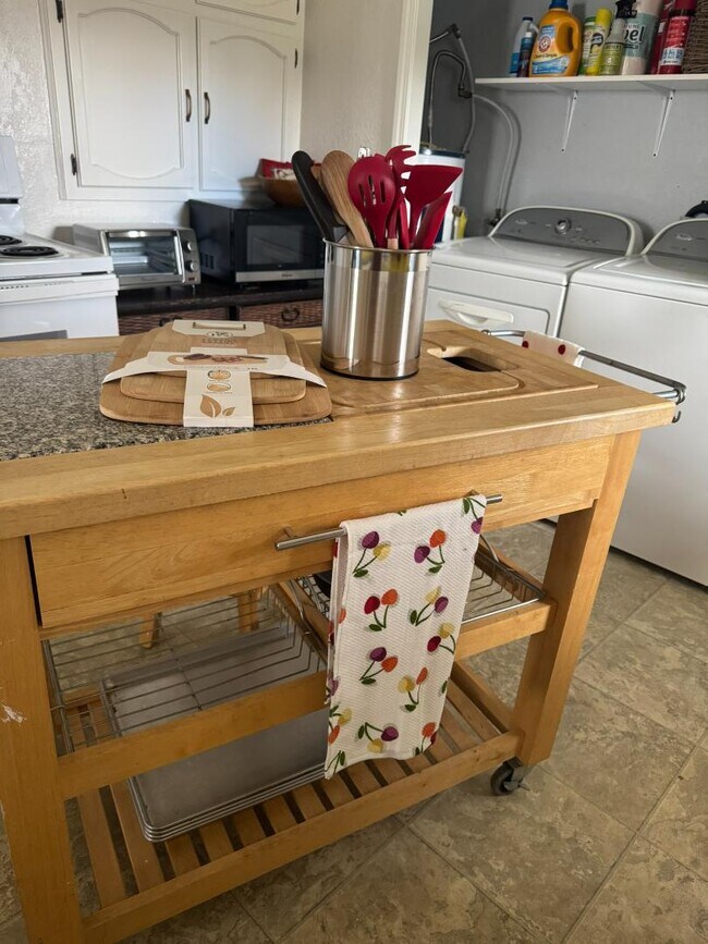 Foto del edificio - 406 Newtown St