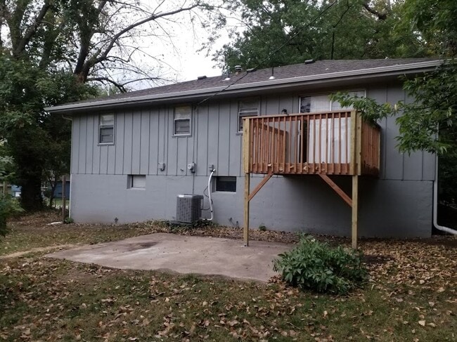 Building Photo - COMING SOON!! Oak Grove 3 Bed 2 Car garage!