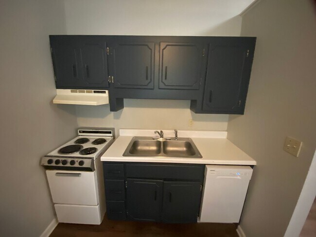 Foto del edificio - Affordable townhome near campus an square