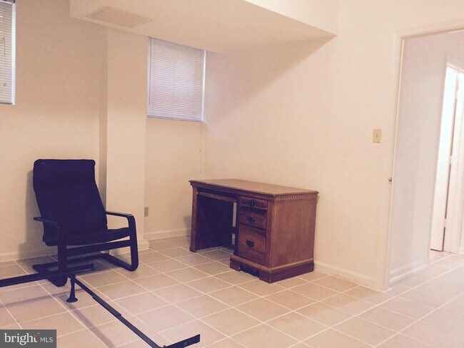 Foto del edificio - 1711 35th St NW