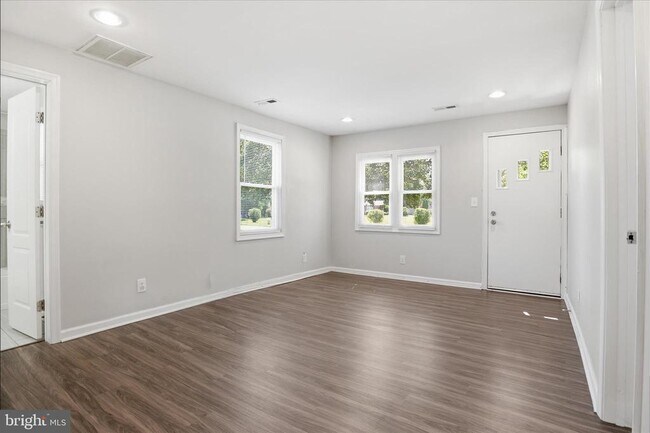 Foto del edificio - 5242 Sands Rd