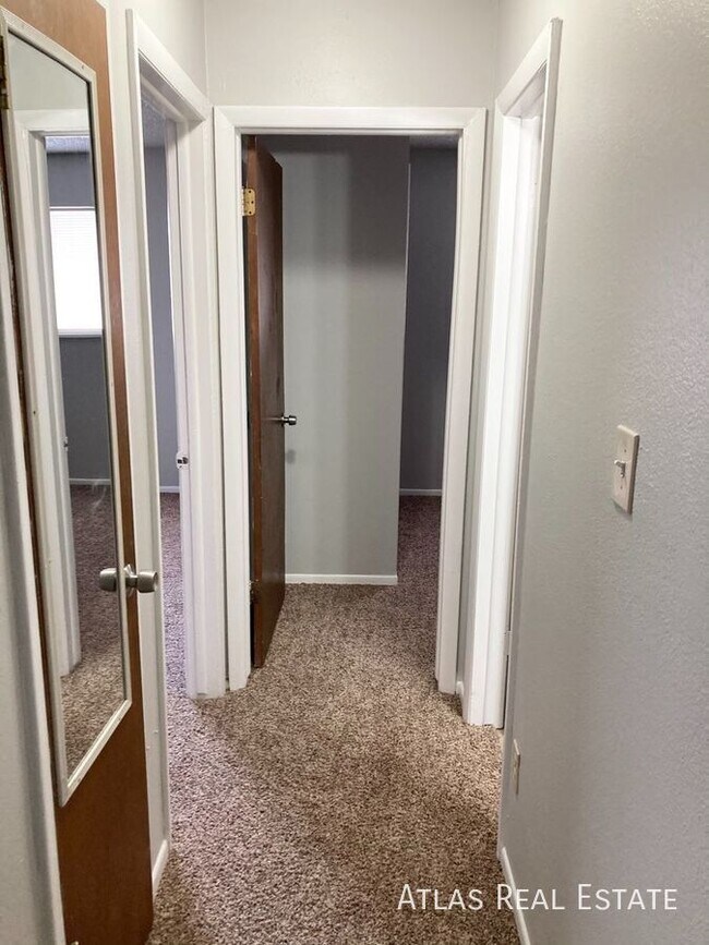 Photo - 1017 Delaware Dr Apartment