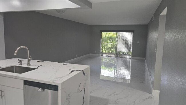 Building Photo - 3000 Riverside Dr