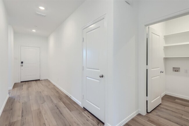 Foto del edificio - 1205 Gladespring Ln