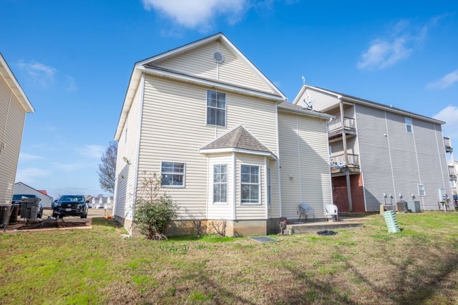 Building Photo - 923 Saint Andrews Ln