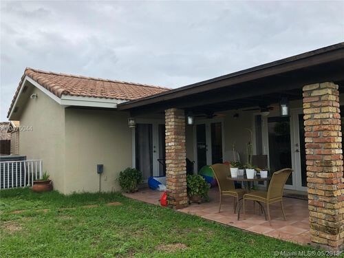 Foto del edificio - 996 SW 143rd Ct