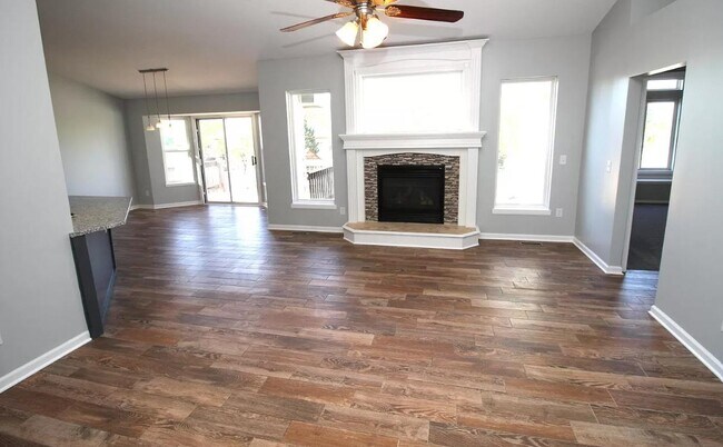 Foto del edificio - 1119 E Rushwood Dr