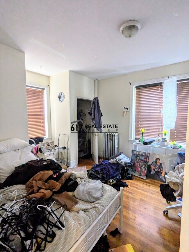 Building Photo - 66 Egmont St