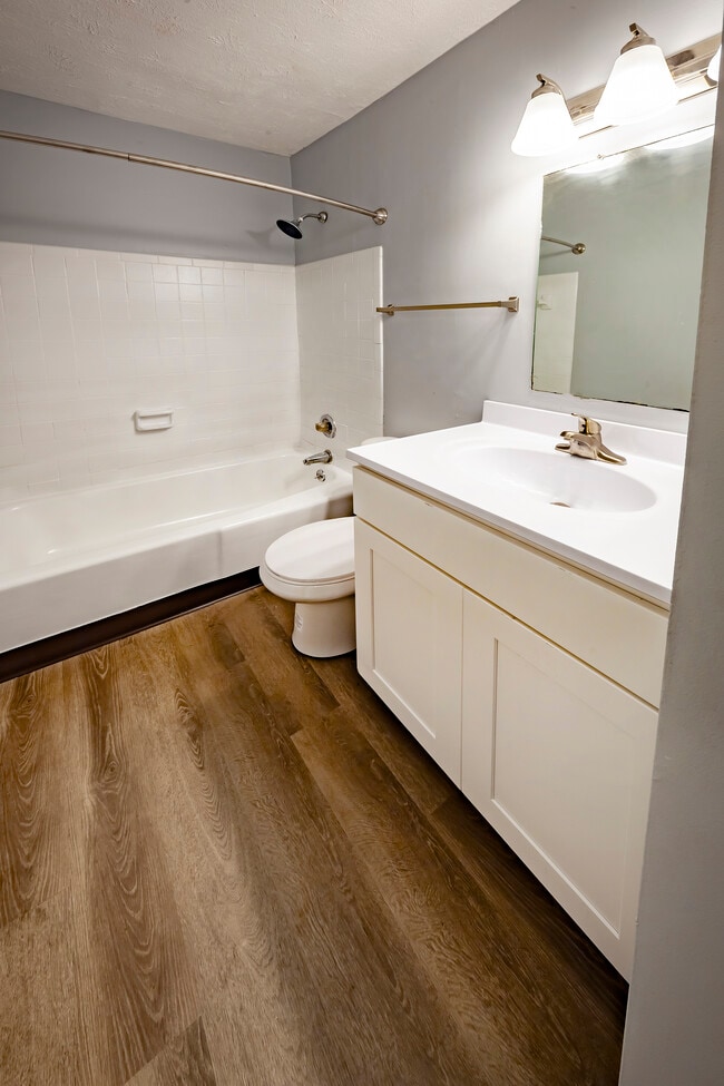 Building Photo - Williamsburg Square