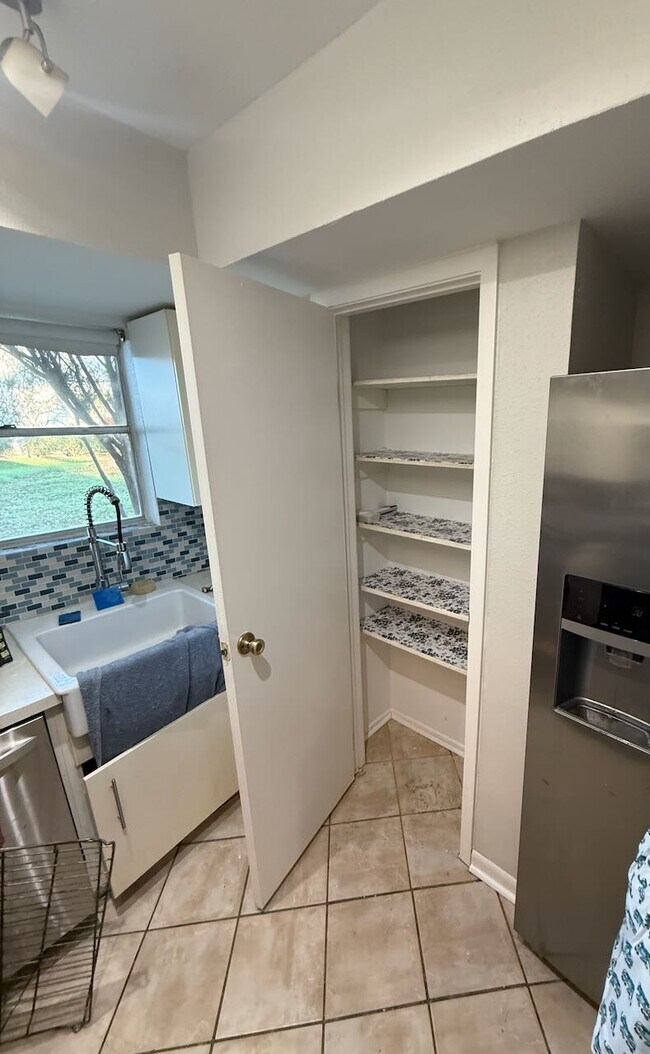 Foto del edificio - 14515 Wunderlich Dr