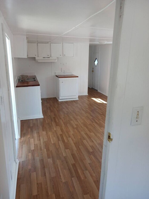 Primary Photo - Two Bedroom Mobile Home for Rent in Lancas...