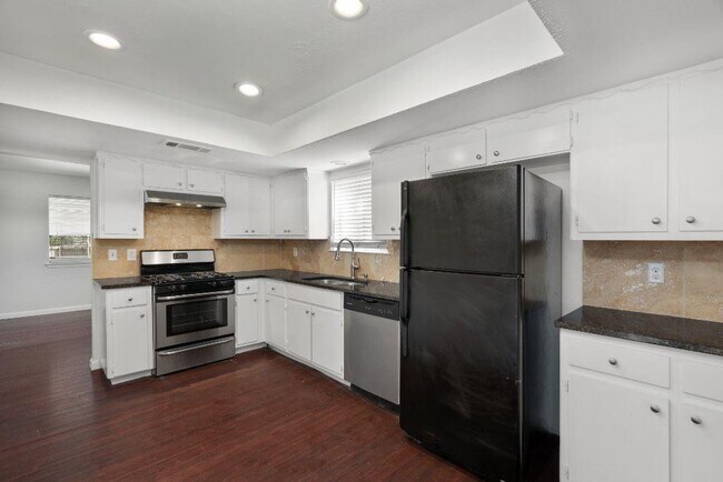 Building Photo - 11619 Sherwood Forest