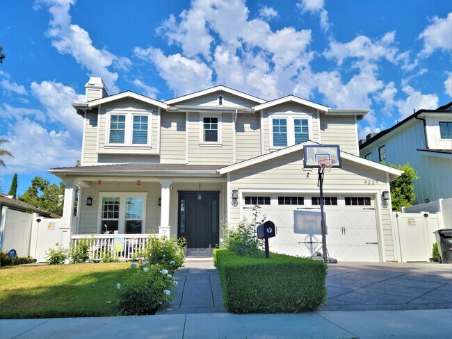 Foto del edificio - 4229 Rhodes Ave