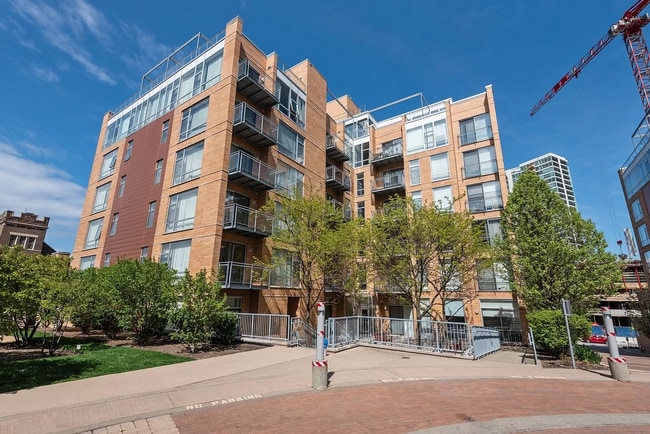 Building Photo - 1740 Oak Ave