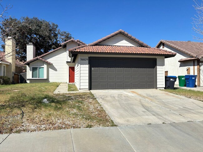 Building Photo - Single Story Palmdale Home