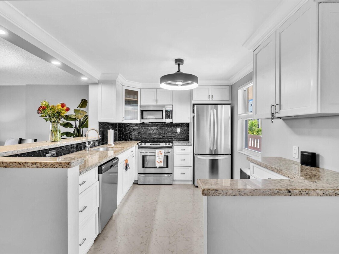 Foto principal - 321 SE 3rd St