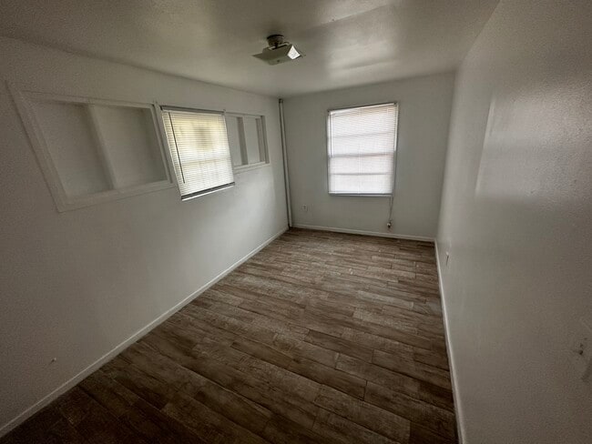 Building Photo - 3815 Saint Charles Pl