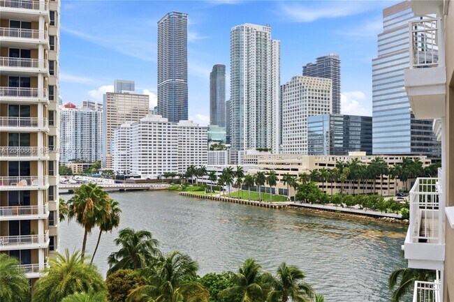 Foto del edificio - 801 Brickell Key Blvd