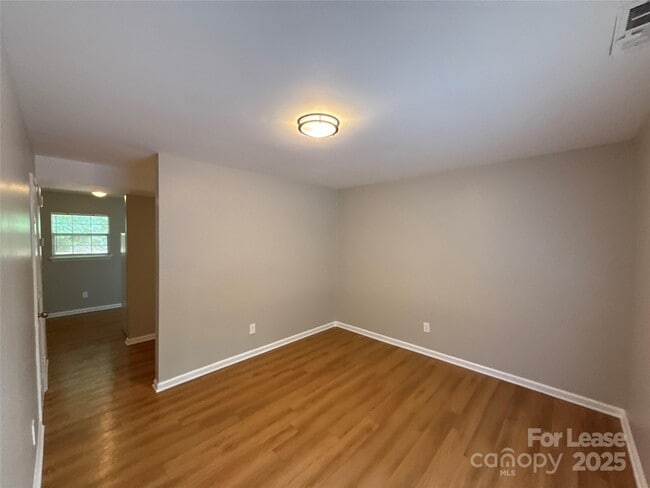 Building Photo - 409 Hawley Ave