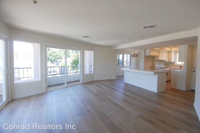 Building Photo - 223 W Avenida Palizada