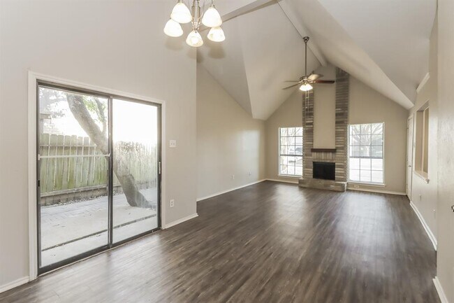 Building Photo - 16914 Kilwinning Dr
