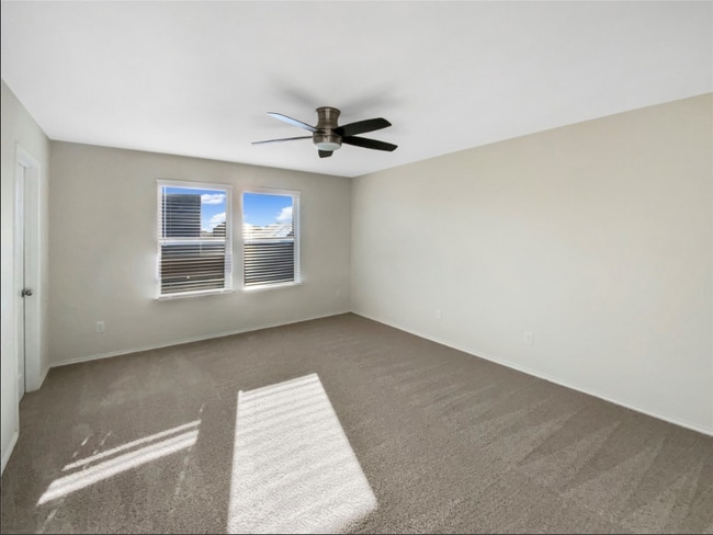 Foto del edificio - 325 Bedford Falls Ln