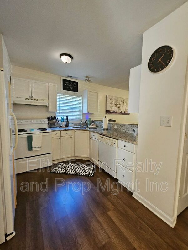 Foto del edificio - 336 Lutz Ave